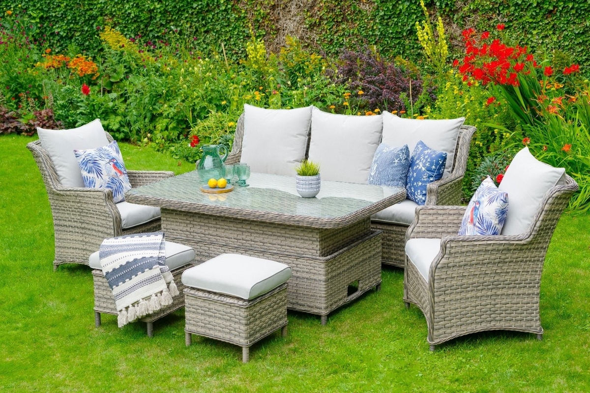 Cosy garden sofa sets available at Hilltop