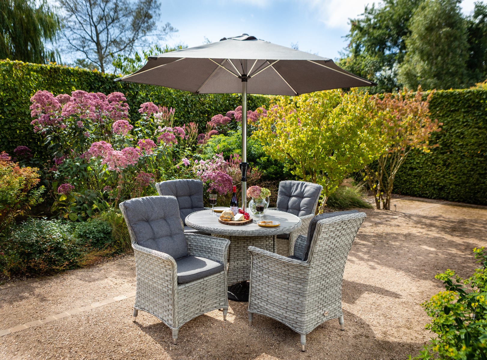 Heritage 4 Seat Round Set by Hartman