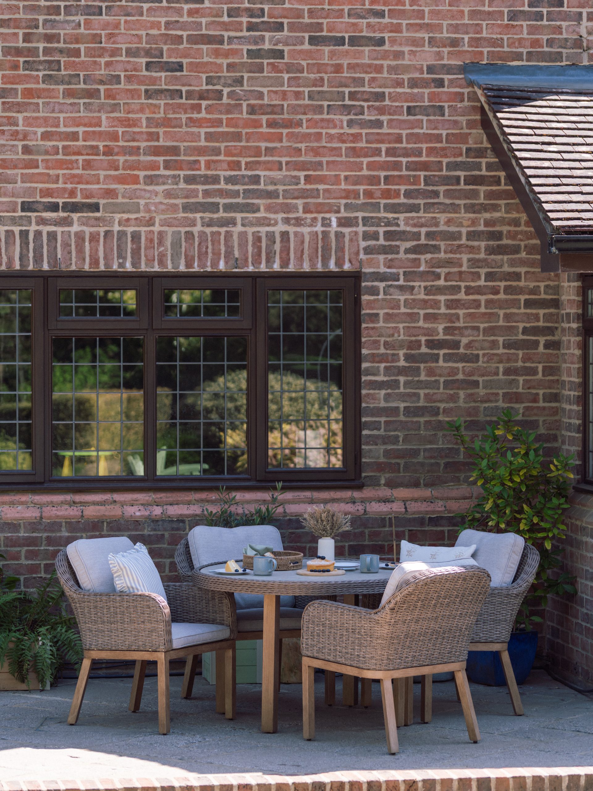 Wicker 4 Seat Round Dining Set by Innovators - Image 6