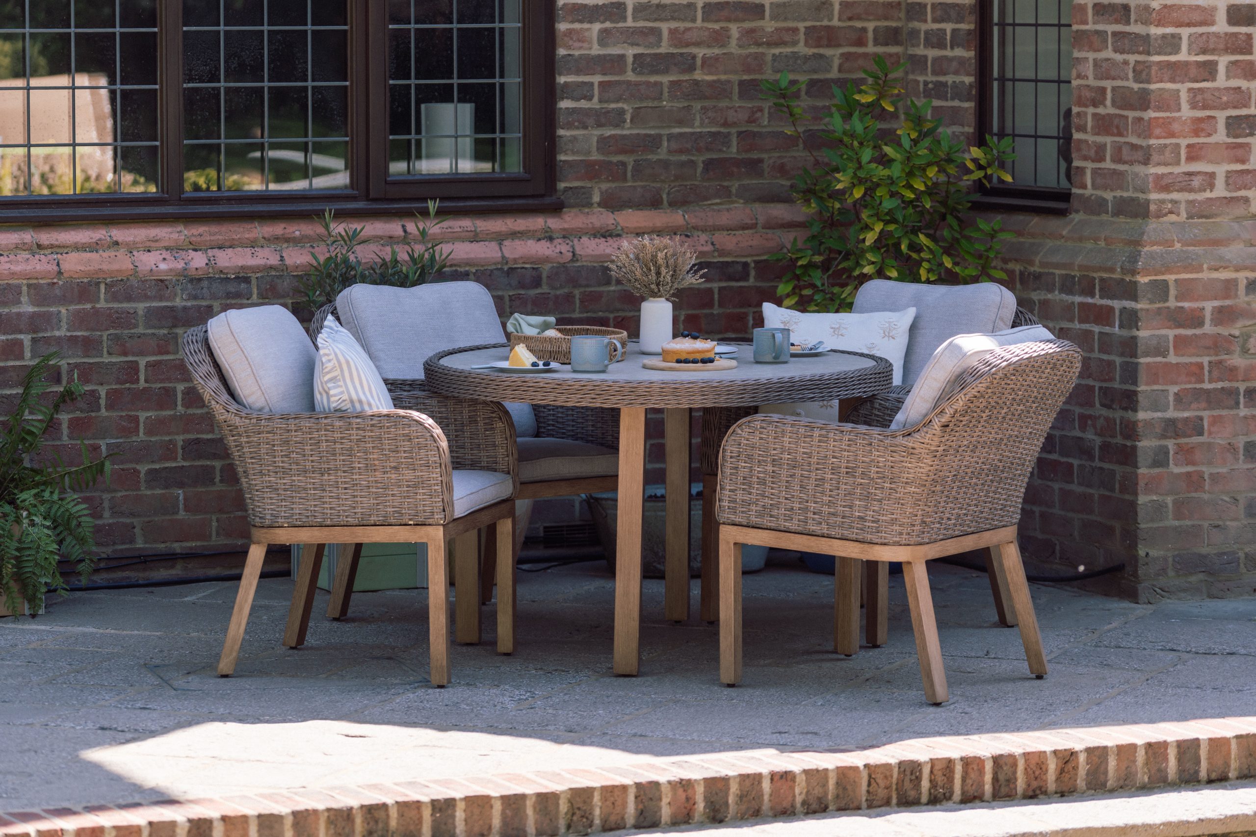 Wicker 4 Seat Round Dining Set by Innovators - Image 7