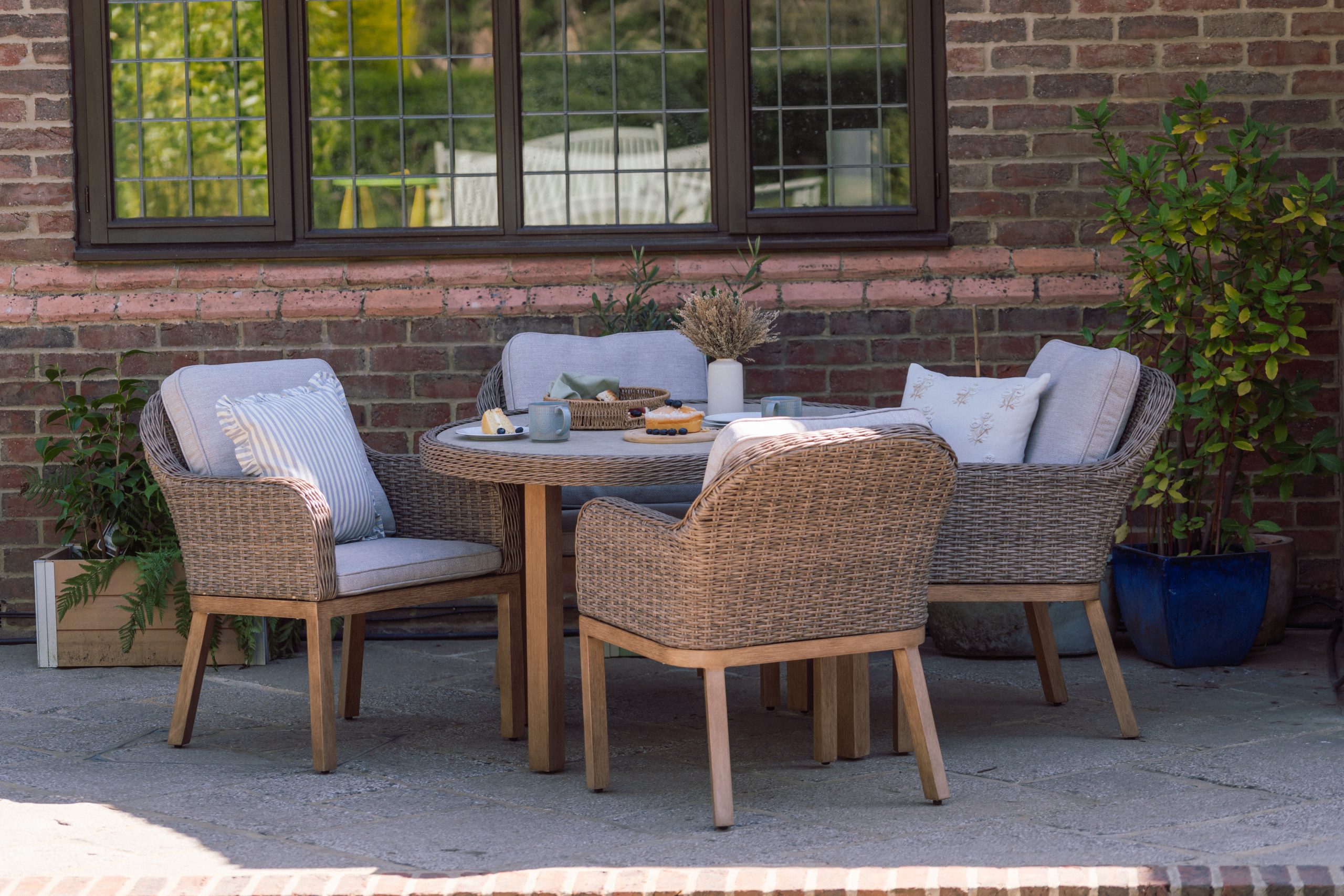 Wicker 4 Seat Round Dining Set by Innovators - Image 8