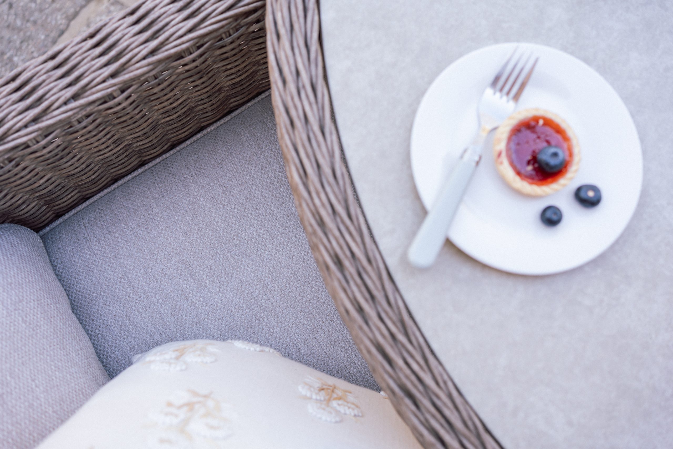 Wicker 4 Seat Round Dining Set by Innovators - Image 10