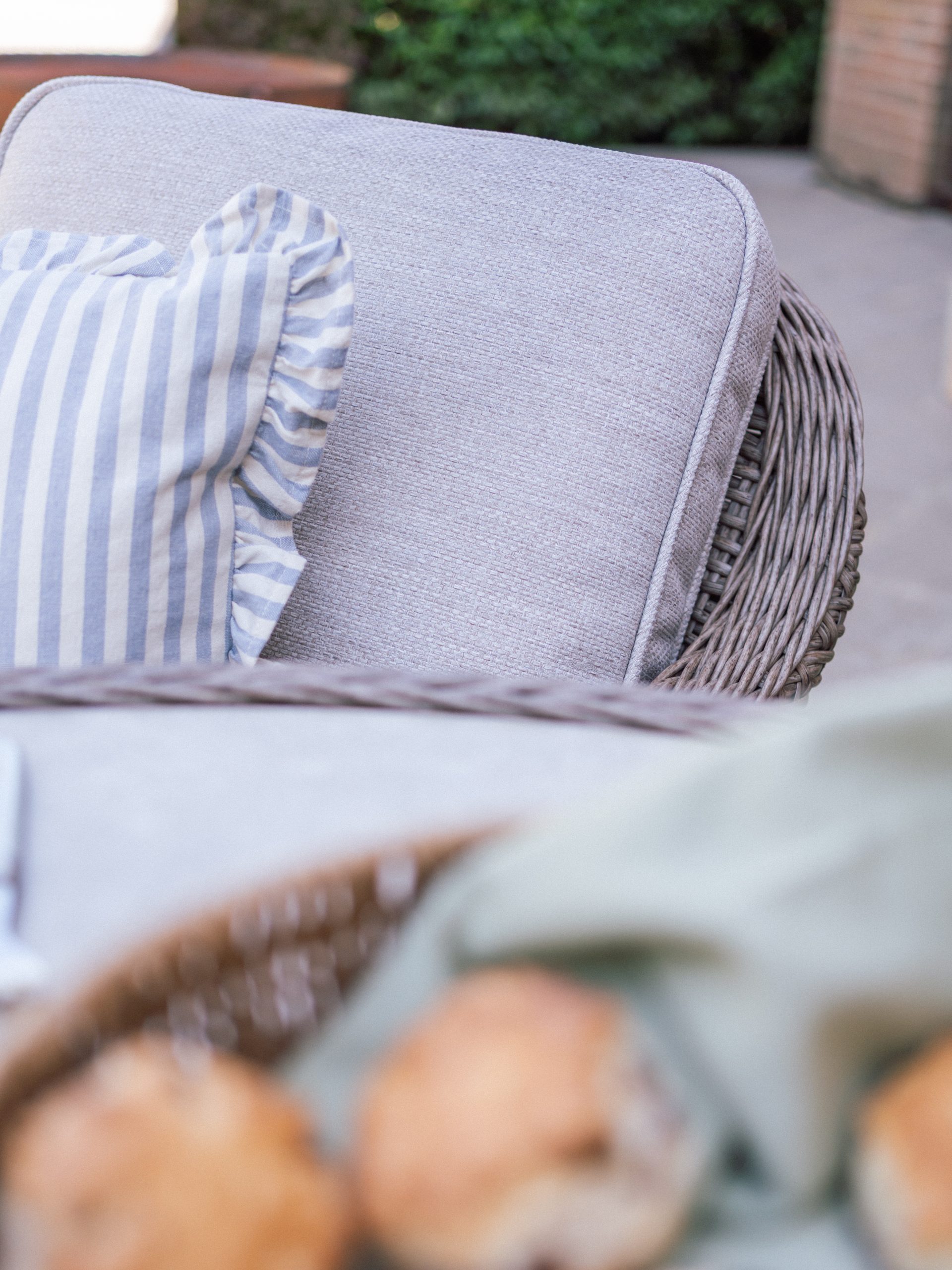 Wicker 4 Seat Round Dining Set by Innovators - Image 11